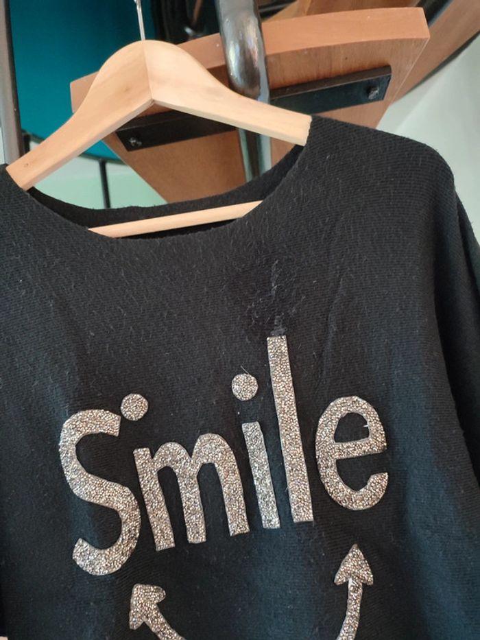 Pull smile noir pailleté doré OFFERT - photo numéro 2