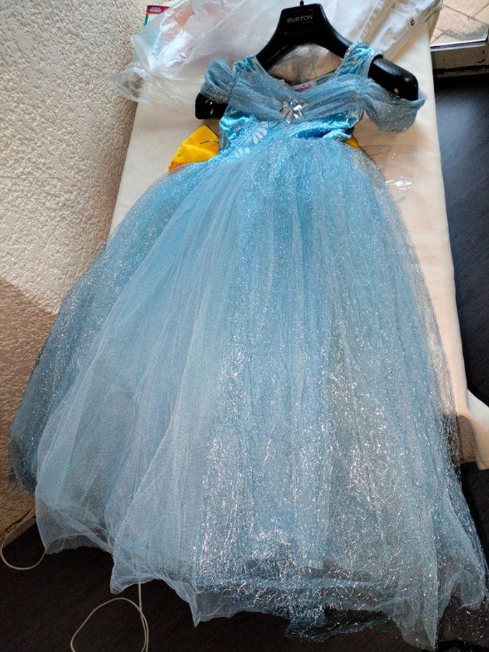 Robe de princesse bleu bouffante neuve T 140 - photo numéro 11