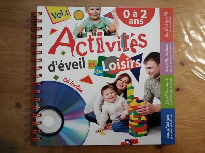 Livre d'activités d'éveil et de loisirs 0 à 2 ans + CD - photo numéro 1