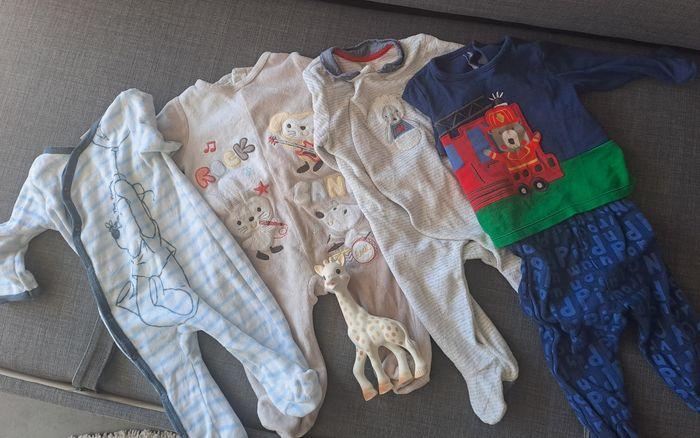 Lot de 4 pyjamas 6 mois velours et molleton