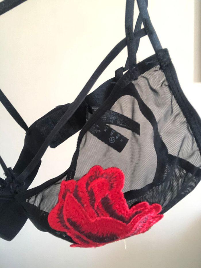 Soutien gorge noir et rouge - photo numéro 3