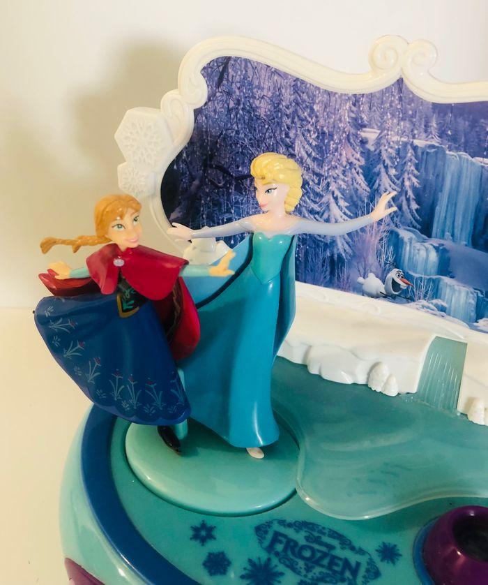 Lexibook RP500FZ Disney Frozen Reine des neiges Elsa Anna radio réveil projecteur 3 en 1 Elsa Anna Olaf Kristoff Sven figurines funko princesses belle aurore ariel raiponce vaiana lot SOP77 - photo numéro 8