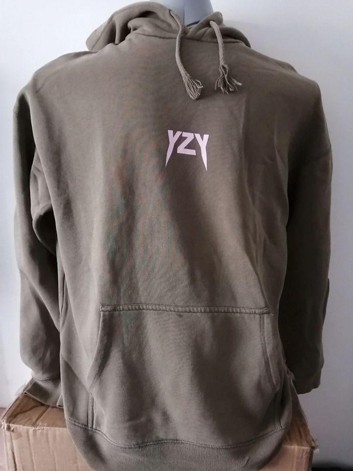 Pull yzyl taille L - photo numéro 3