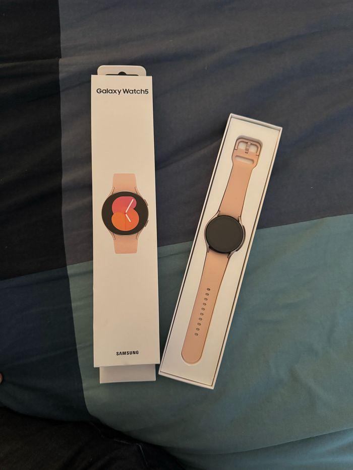 Samsung Galaxy Watch 5 (or rose - montre connectée) - photo numéro 1