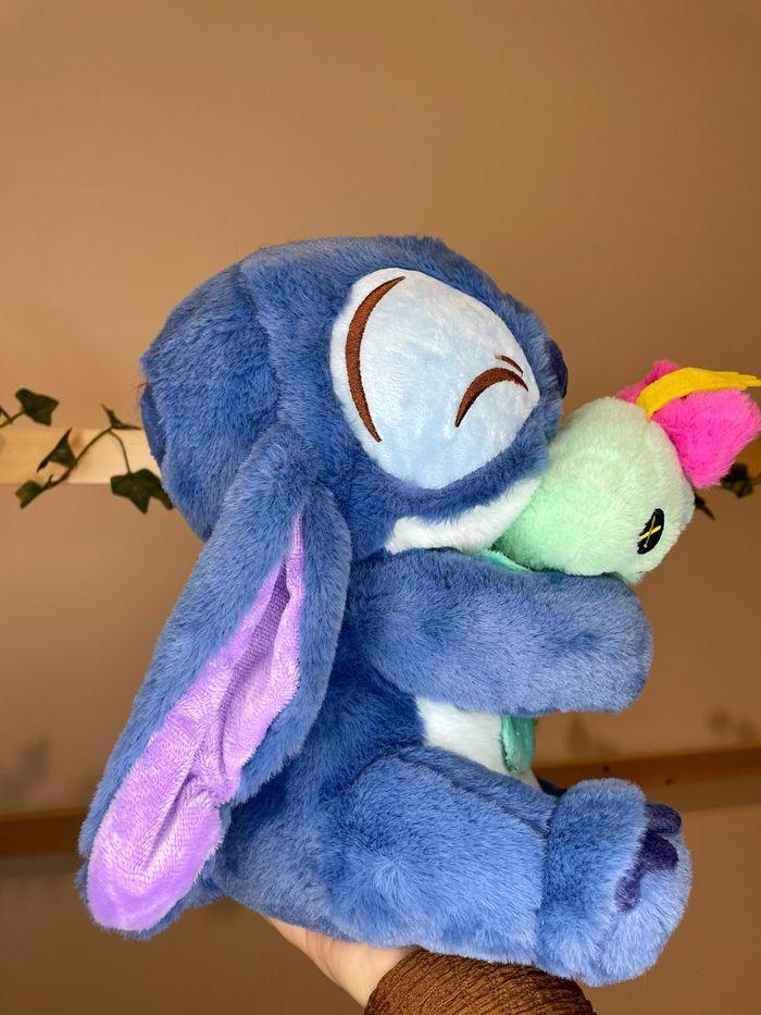 Peluche Disney Stitch avec son doudou souillon - photo numéro 10