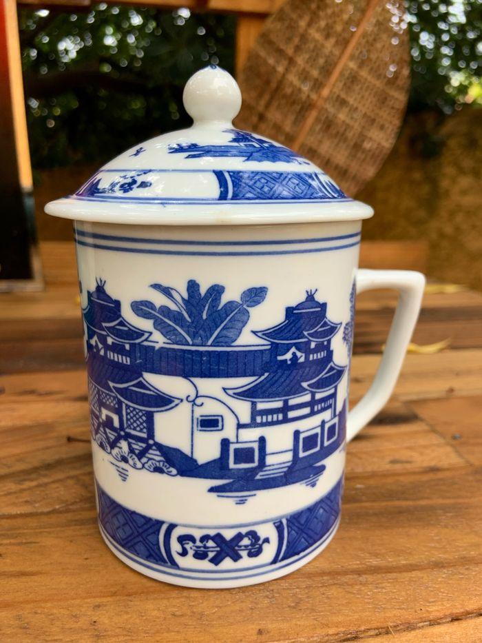 Grande tasse à couvercle en porcelaine de Chine bleu et blanc - photo numéro 4