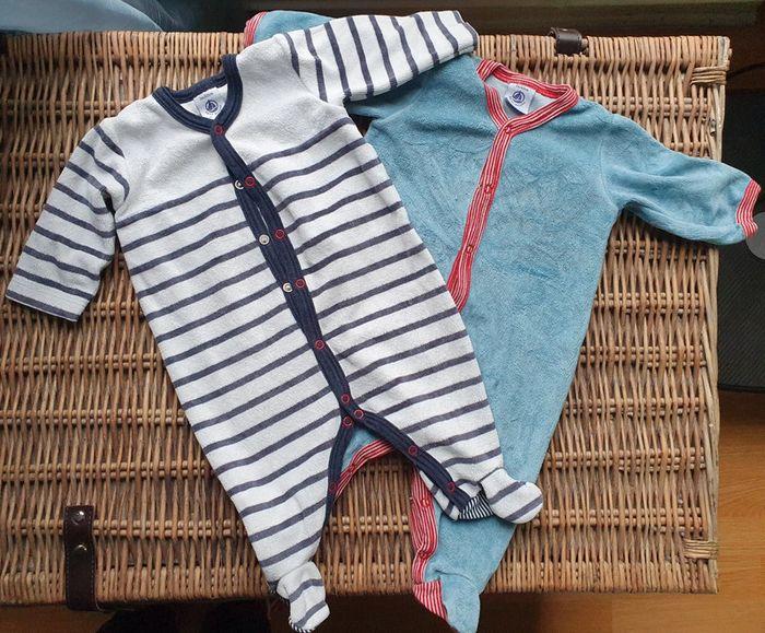 2 pyjamas Petit Bateau ouverture devant 3 mois - photo numéro 1