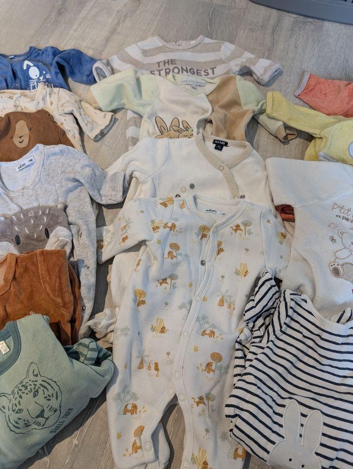 Lot vêtements bébé 1 Mois - photo numéro 2