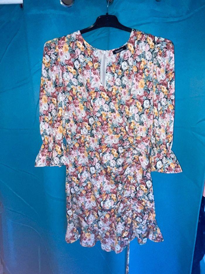 Robe à fleurs « boohoo » taille 36/38 - photo numéro 1