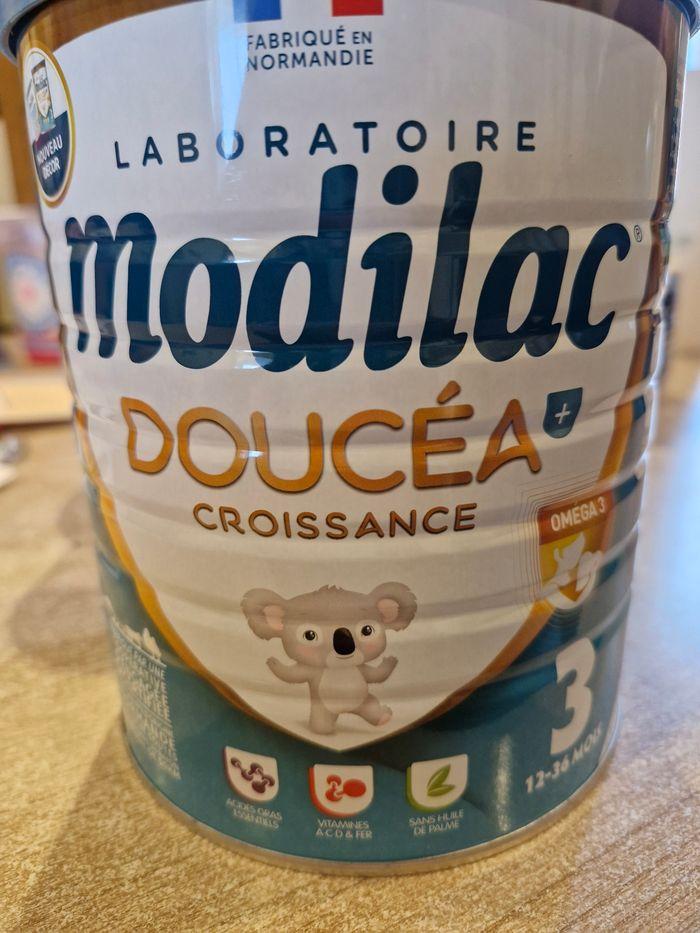 Lot 12  Boite de lait modilac neuf 12/36 mois