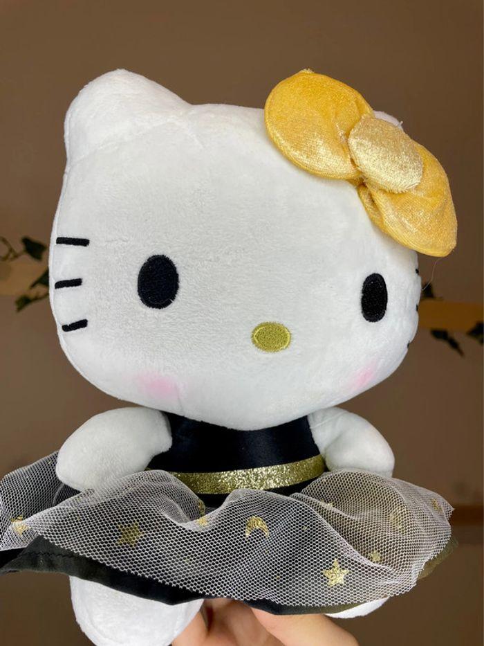 Peluche Hello Kitty en robe étoilée et pailletée 💫 - photo numéro 13