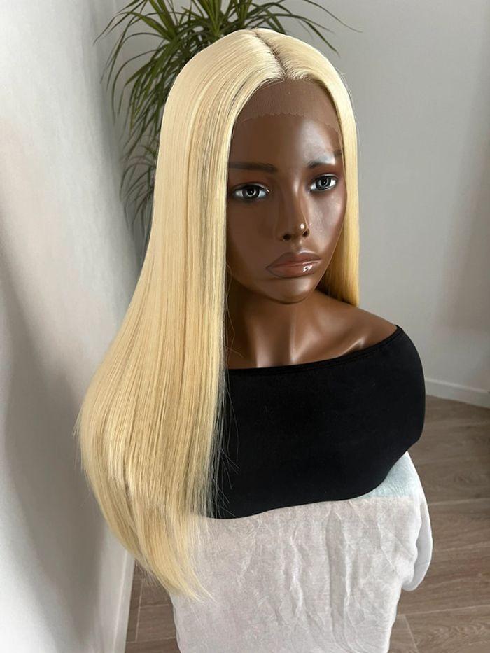 Perruque blonde lisse avec lace frontal - photo numéro 12