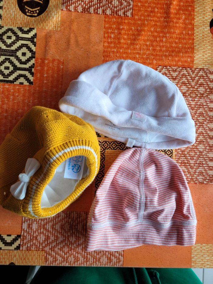 3 bonnets bébé - photo numéro 1