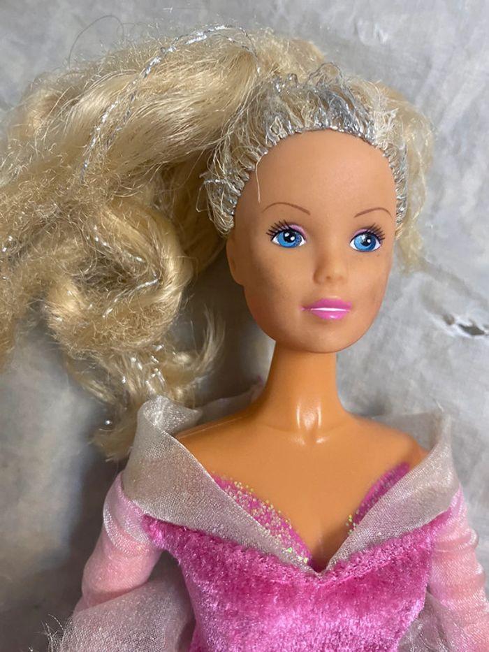 Poupée barbie princesse . - photo numéro 3