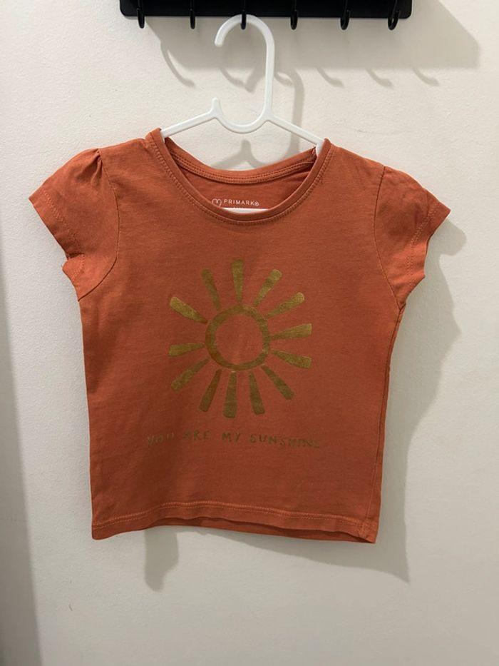 T-shirt Primark 92cm 18/24mois orange soleil bronze - photo numéro 4