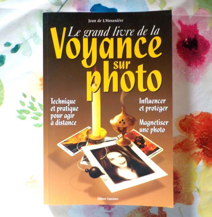 LE GRAND LIVRE DE LA VOYANCE SUR PHOTO par J. de L'HOSANIERE - photo numéro 1