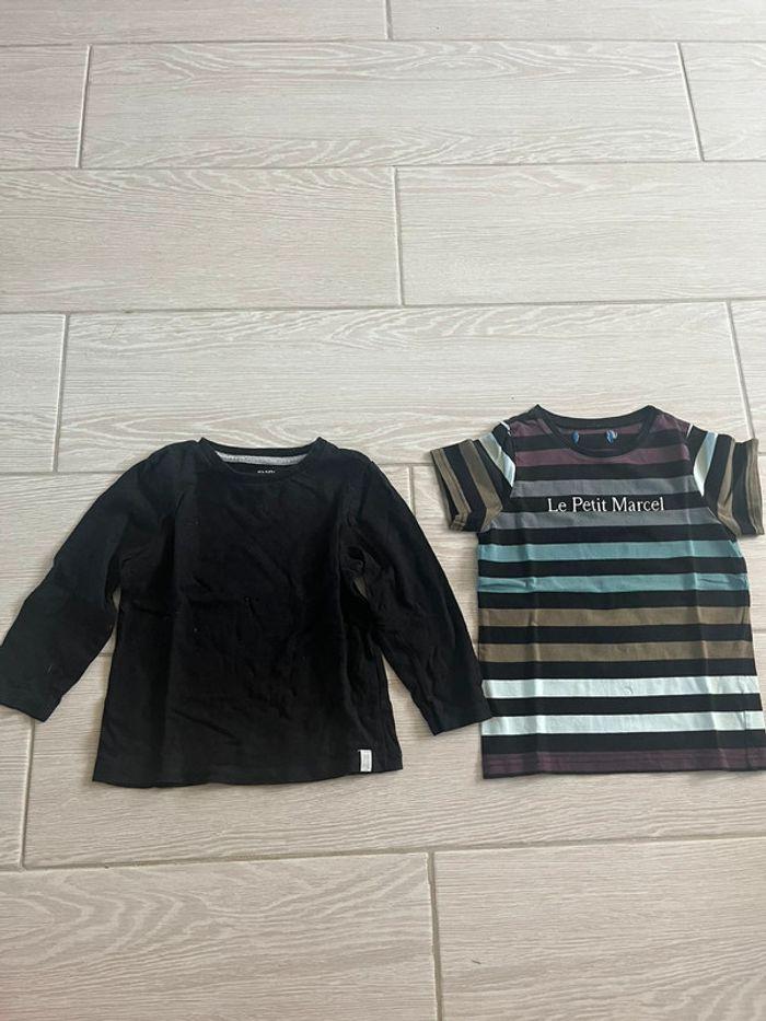 Lot de deux T-shirts, taille quatre ans - photo numéro 1