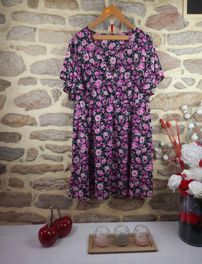 Robe trapèze noire et rose Femme taille 54 marque Boohoo 🍬 - photo numéro 1