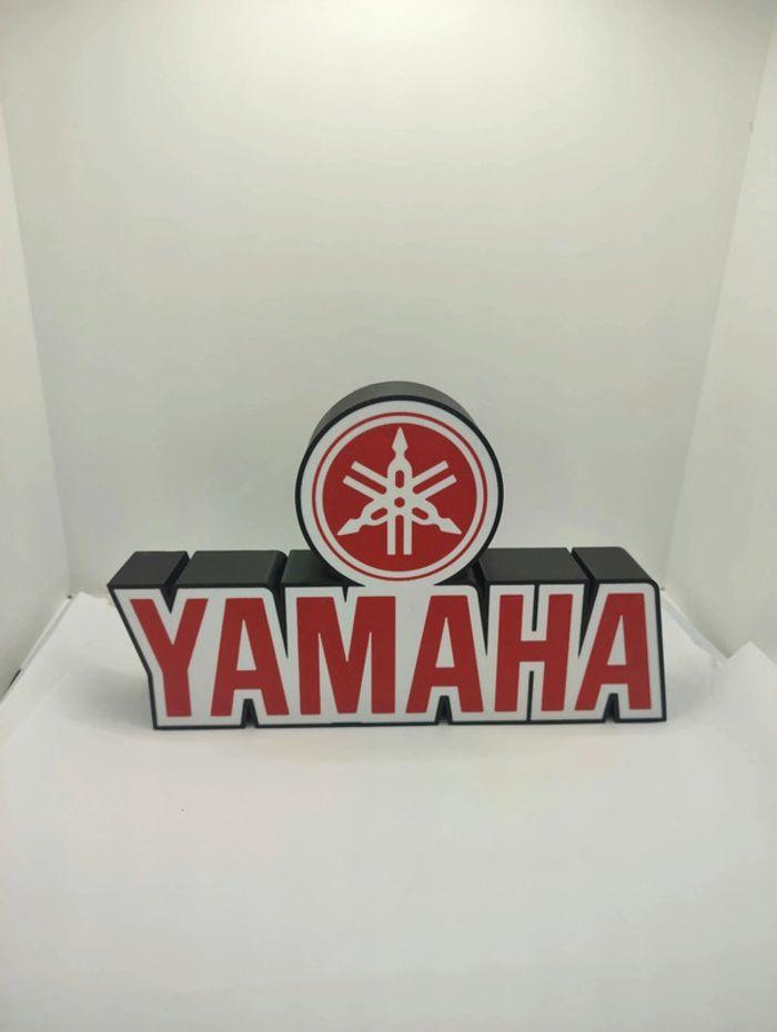 Logo figurine yamaha rouge - photo numéro 3