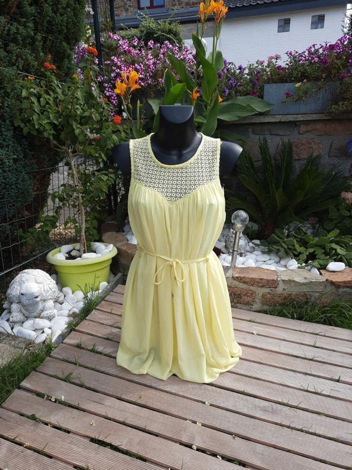 Robe d'été jaune pâle - photo numéro 1