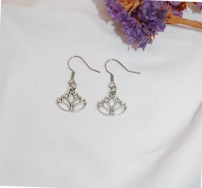 Boucles d oreille petits lotus argents