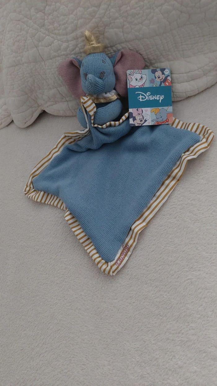 Doudou plat maille tricotée Disney éléphant Dumbo - photo numéro 3