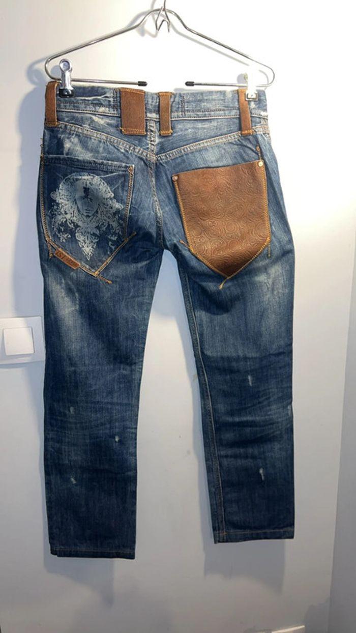 Jeans troué - photo numéro 2