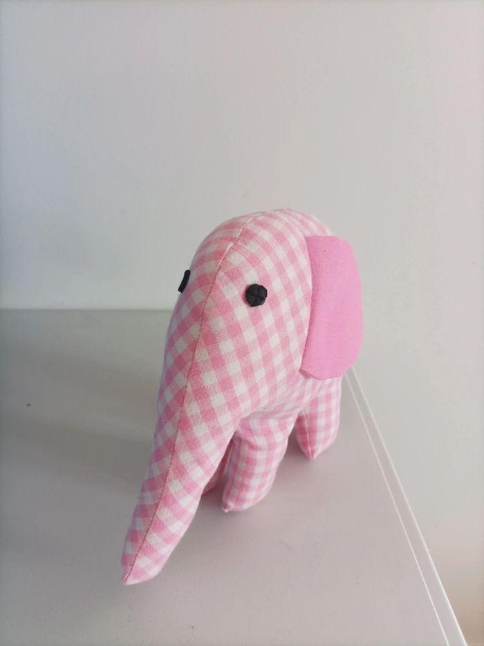 Peluche éléphant rose - photo numéro 2