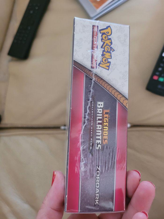 Zoroark coffret avec pins - photo numéro 3