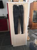 Jeans noir à trous, taille 12/13 ans