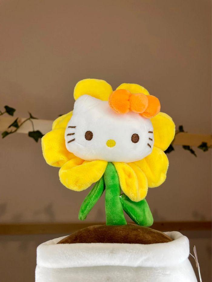 Peluche pot de fleurs & fleur jaune Hello Kitty - photo numéro 7