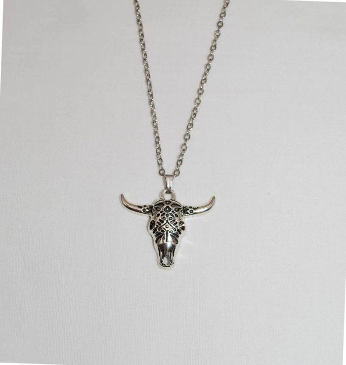 Collier en acier et pendentif crane de buffle argent - photo numéro 1