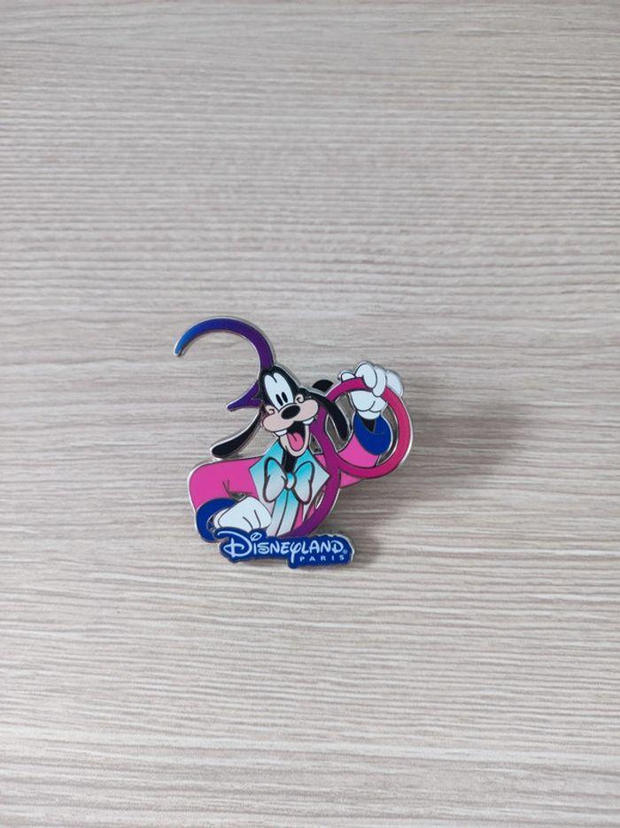 Pins Disneyland Dingo 30 ans - photo numéro 1