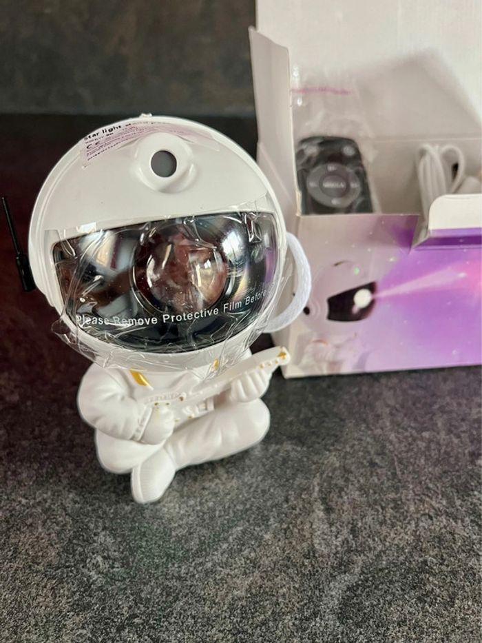 Lampe led projecteur astronaute veilleuse nébuleuse blanche guitare - photo numéro 1