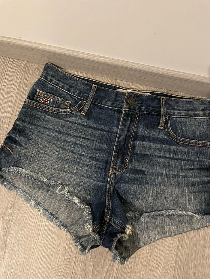 Short en jean bleu court taille haute bas frange neuf hollister taille W28 soit taille 38 - photo numéro 2