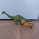 Lot d'un dinosaure et un tigre