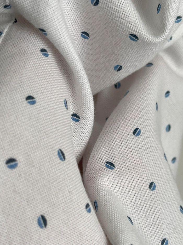 Chemise GYMP blanche à petit motif bleu en très bon état taille 98cm - photo numéro 3