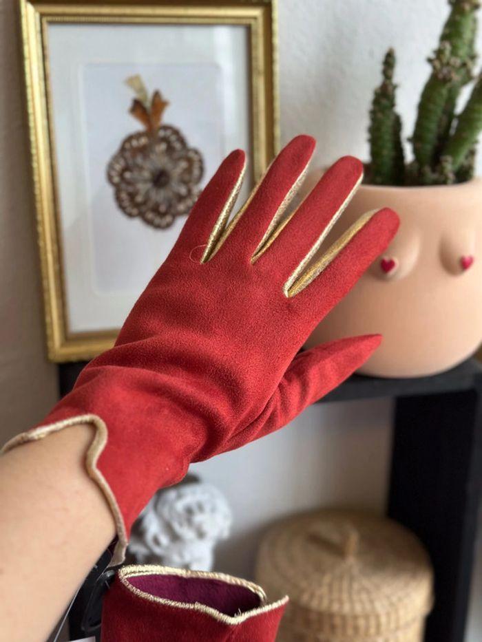 Gants neuf en suédine rouge avec broderie tactile - photo numéro 2