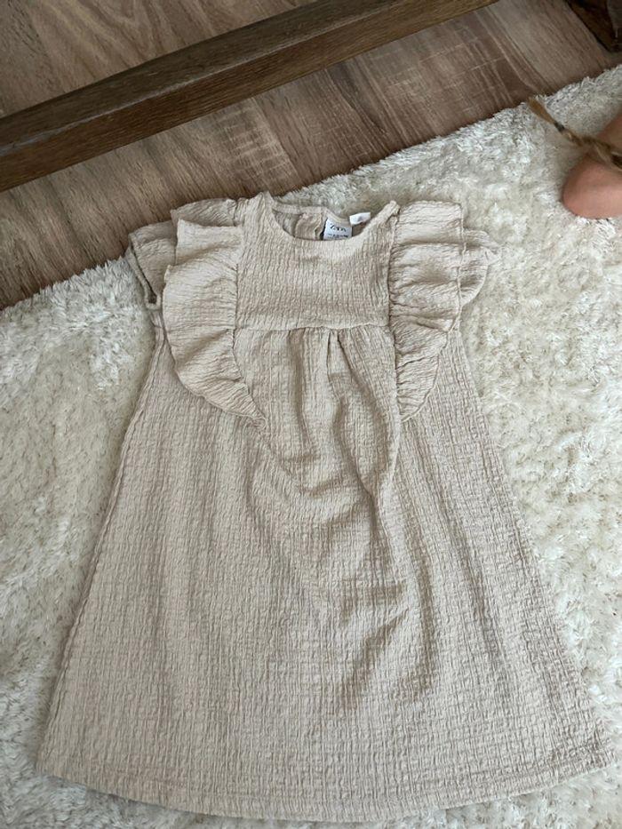 Robe beige Zara, 5 ans, 110 cm 🤍 - photo numéro 5