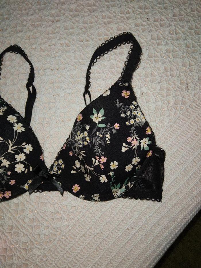 Soutien-gorge fleuri - photo numéro 2