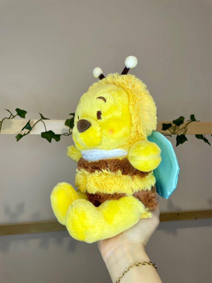 Peluche Disney Winnie l’ourson déguisé en abeille 🐝 - photo numéro 2