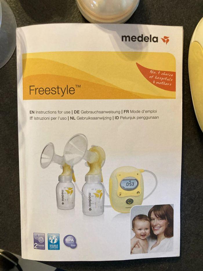 Tire lait double freestyle medela avec accessoires - photo numéro 2