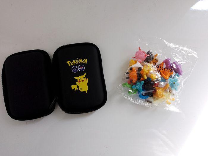 Lot pochette + 24 figurines Pokémon Pikachu - photo numéro 1