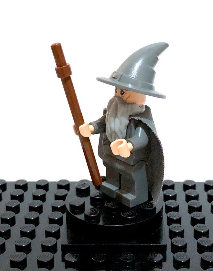 LEGO Lotr/Hobbit - Gandalf the grey, long cheek lines - photo numéro 2