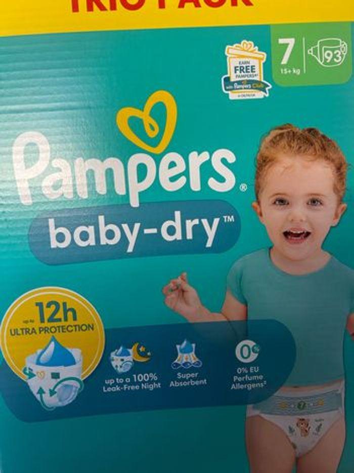 Pampers baby dry 93 couche taille 7 - photo numéro 1