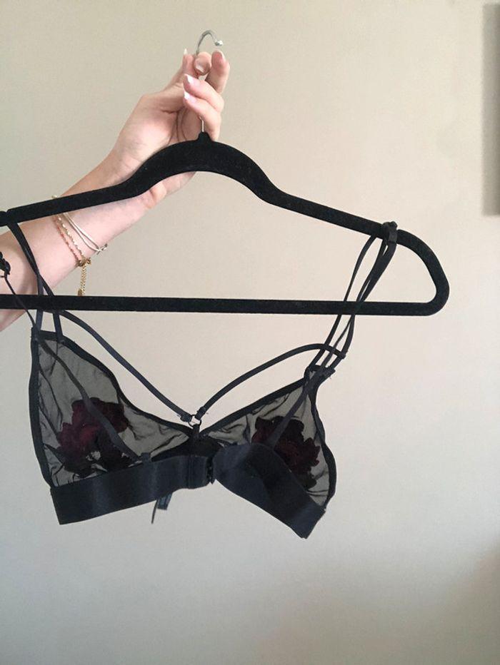 Soutien gorge noir et rouge - photo numéro 4