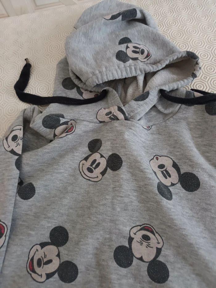 Sweat-shirt Disney gris à capuche taille M. Très bon état - photo numéro 3