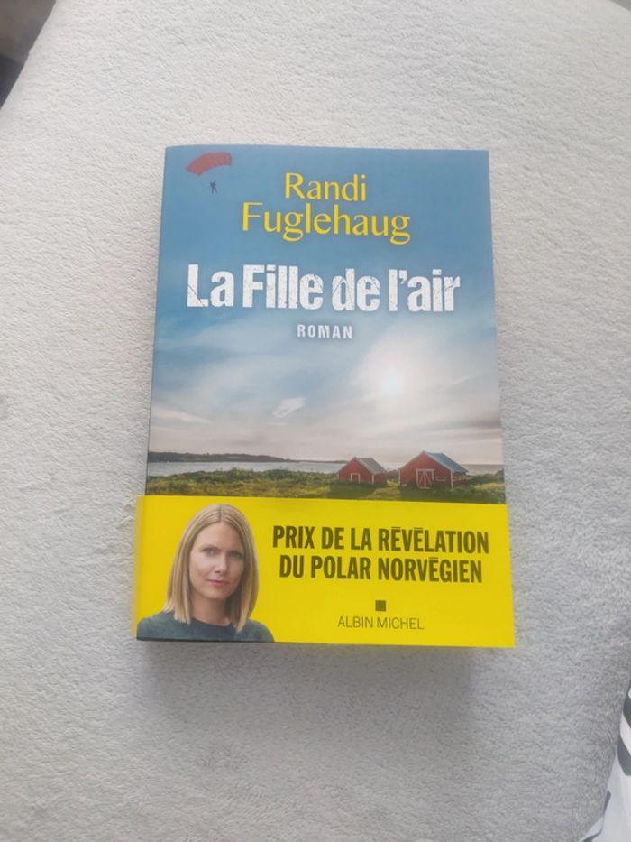 Livre la fille de l'air en excellent etat - photo numéro 1