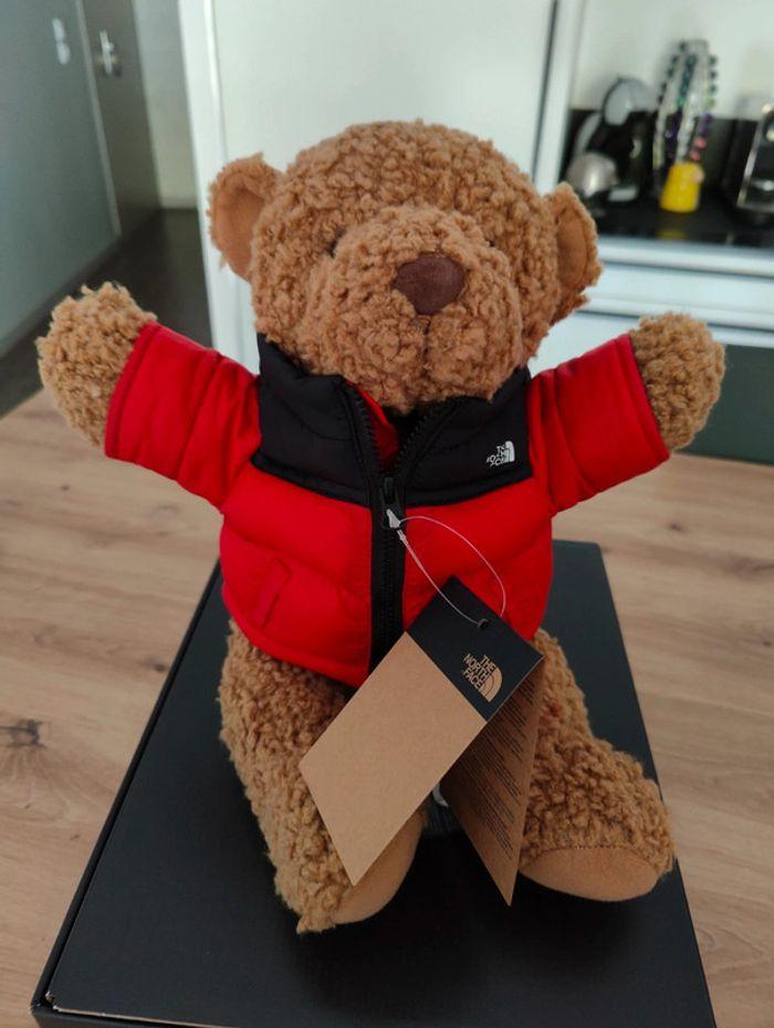 Peluche ours The North Face Doudoune rouge - photo numéro 2