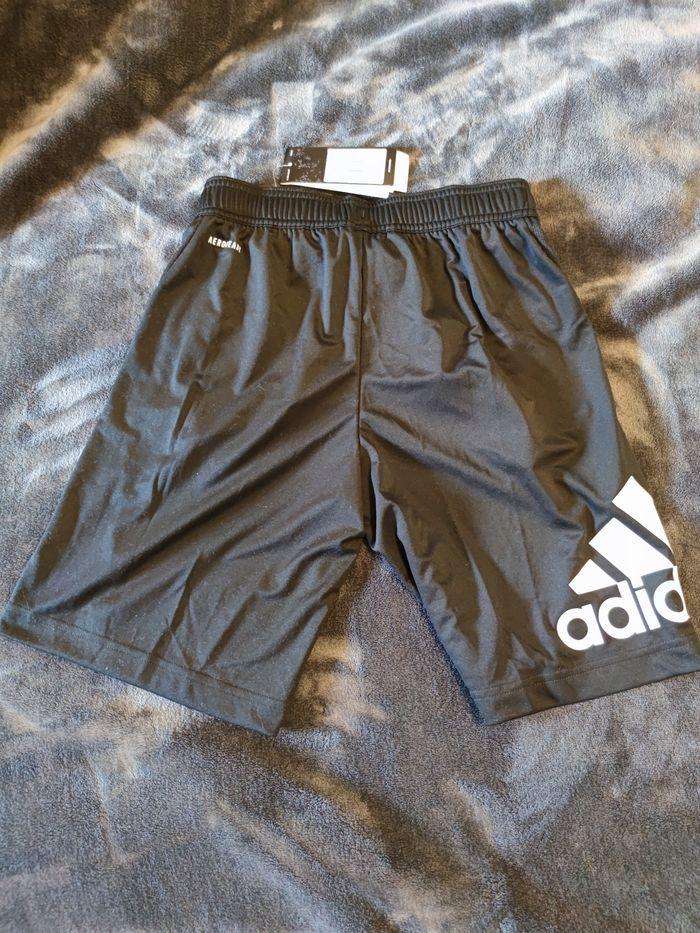 Short adidas 11 ans neuf - photo numéro 1